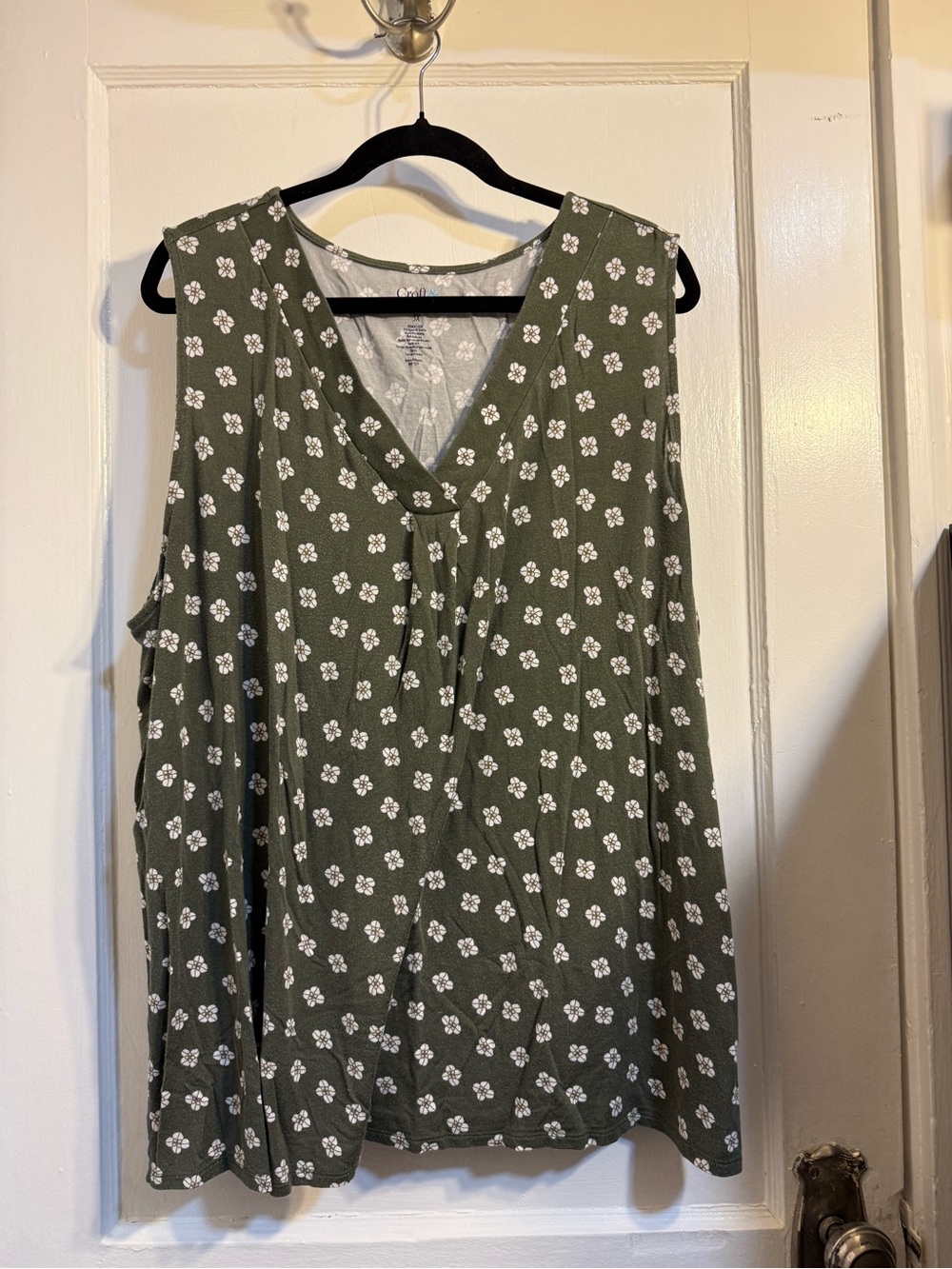croft & barrow Olive Green Floral V-Neck Sleeveless Tank